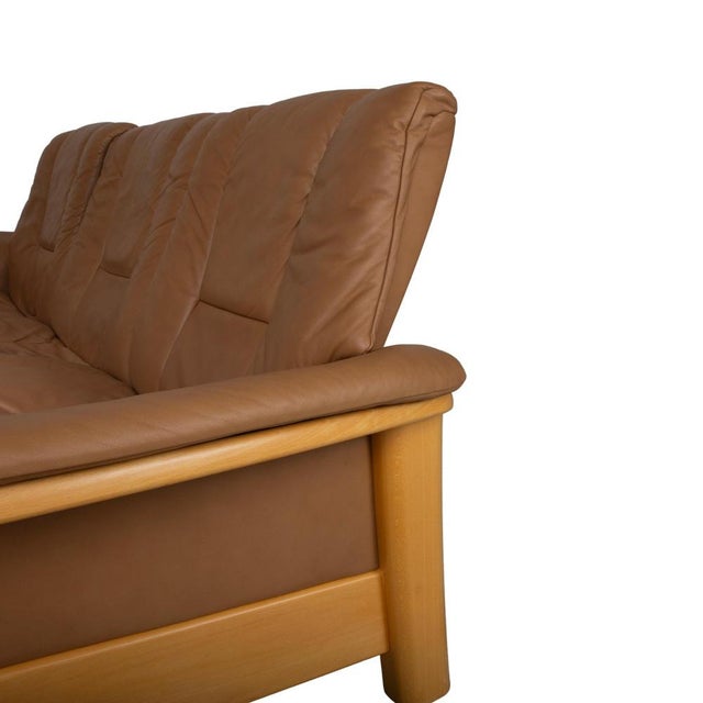 Windsor Three-Seater Leather and Wood Sofa in Brown Cognac with Manual Reclining Function from Stressless For Sale - Image 11 of 18