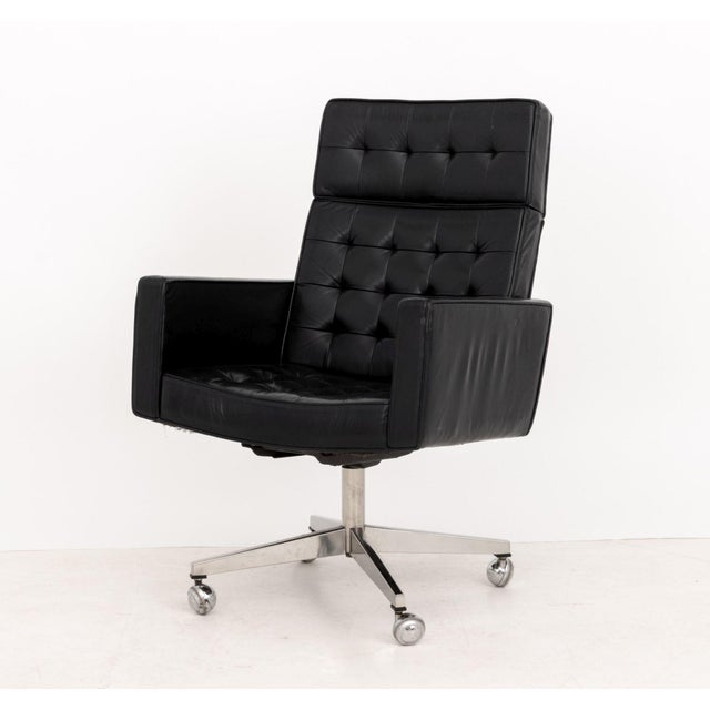 Vincent Cafiero for Knoll Executive Arm Chair For Sale In New York - Image 6 of 9