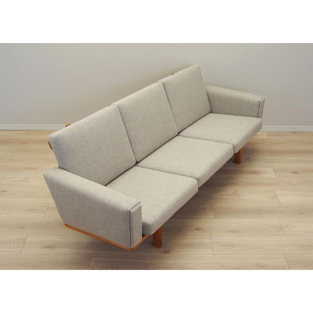 Danish Ash Sofa by Hans J. Wegner for Getama, 1960s For Sale - Image 4 of 18