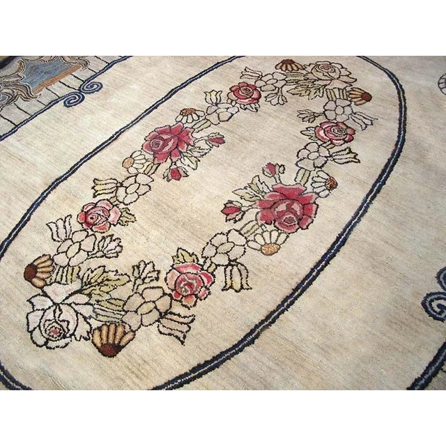 1900 - 1909 Amazing Ivory Ground Color Wiht Flower Details in the Center in a Medallion/Crest Design American Hooked Rug For Sale - Image 5 of 5