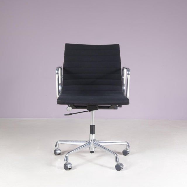 Desk Chair Model EA118 in Chrome Base with Black Hopsack Upholstery and Aluminium Armrests by Charles & Ray Eames for Vitra, Germany, 2000s For Sale - Image 9 of 16