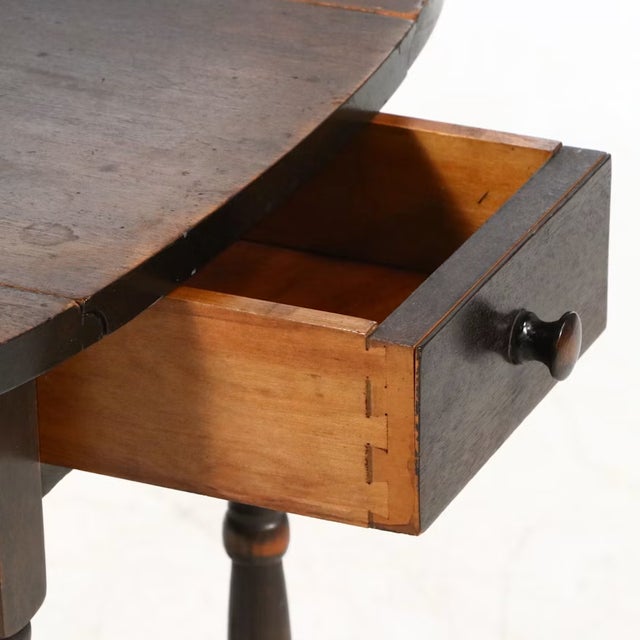 1940s 1940s William & Mary Style Turned Walnut Gate-Leg Drop-Leaf Accent Table For Sale - Image 5 of 11