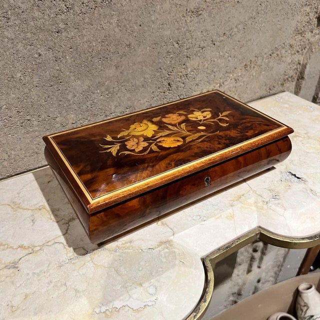 Italian Jewelry Music Footed Box Reuge Ste-Croix Love Story Hollywood Regency For Sale - Image 4 of 12