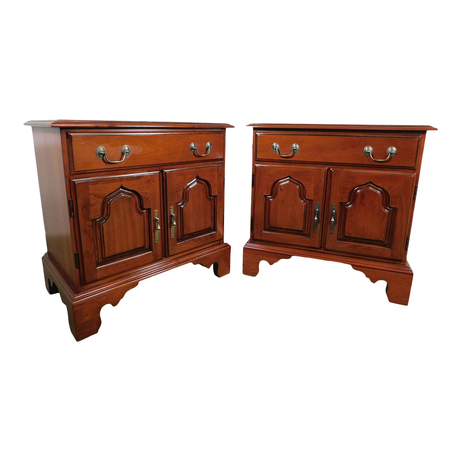 Harden Traditional One Drawer 2 Door Nightstands A Pair Chairish