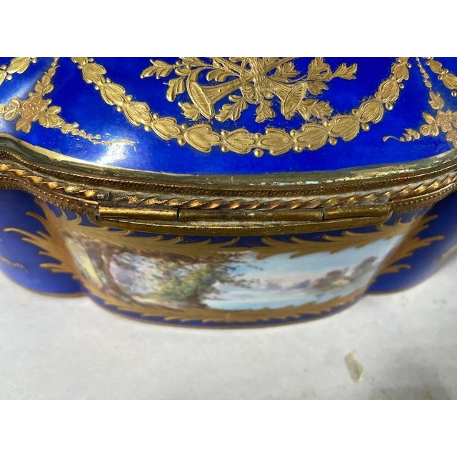 Ceramic 19thC French Sèvres Blue Porcelain Gilt Gallant Scene Box For Sale - Image 7 of 18