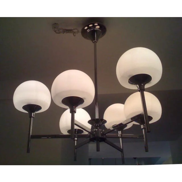 Metal White & Chrome Reggiani Italian Chandelier For Sale - Image 7 of 10