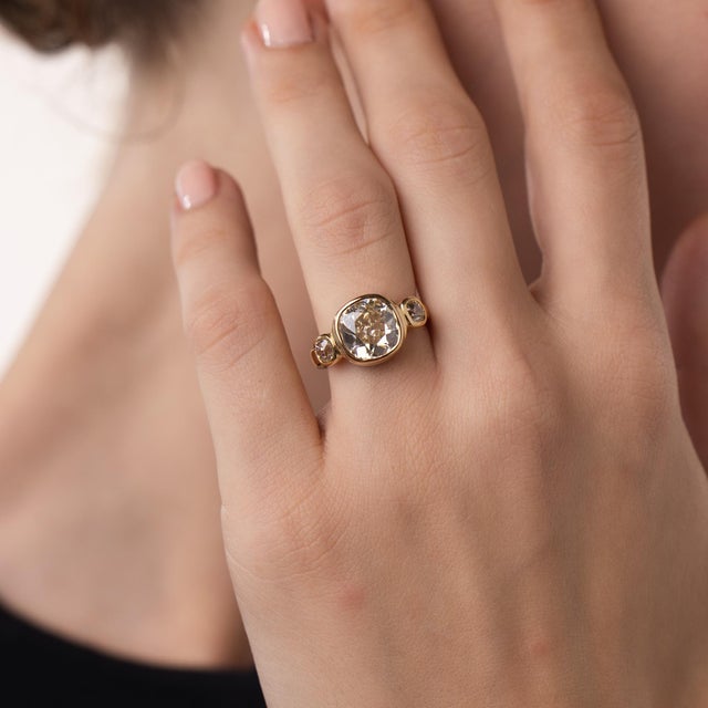 1970s Vintage Gia 3.52 Carat Old Mine Cut Diamond 18k Yellow Gold Trilogy Ring, Size 6 For Sale - Image 5 of 6