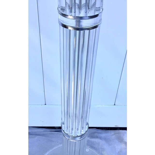 Hollywood Regency Mid-Century Hollywood Regency Lucite and Chrome Floor Lamp For Sale - Image 3 of 9