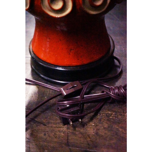 1960s Tall Mid-Century Pottery Lamp With a Vermilion Glaze in the Style of Bitossi For Sale - Image 9 of 9
