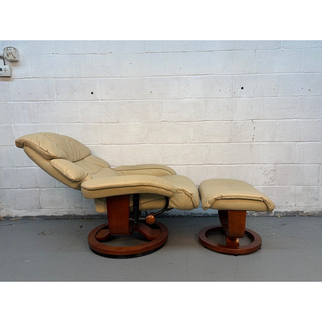 Mid 20th Century Mid 20th Century Leather Reclining Lounge Chair & Ottoman For Sale - Image 5 of 12