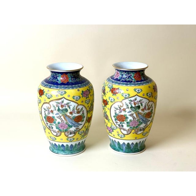 1960s Japanese Gold Imari Hand-Painted Porcelain Bird Vases, Arita, 1960s, Set of 2 For Sale - Image 5 of 17
