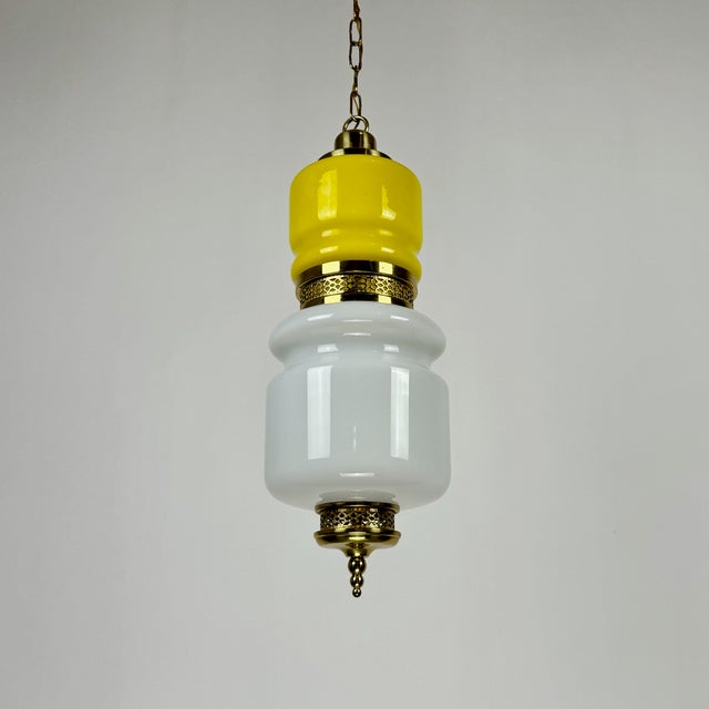 Gold Mid-Century Yellow and White Glass and Brass Pendant Lamp, Italy, 1960s For Sale - Image 8 of 8