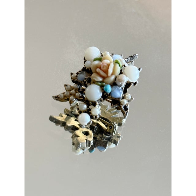 1950s Floral Lucite Rose Brooch With Faux Pearls and Pastel Bead Accents For Sale In New York - Image 6 of 7