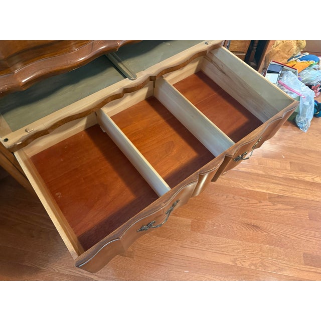 1960s French Provincial Bedroom Suite - 2 Bedside Tables, Chest on Chest and Dresser With Mirror, 4 Pieces For Sale In Saint Louis - Image 6 of 10