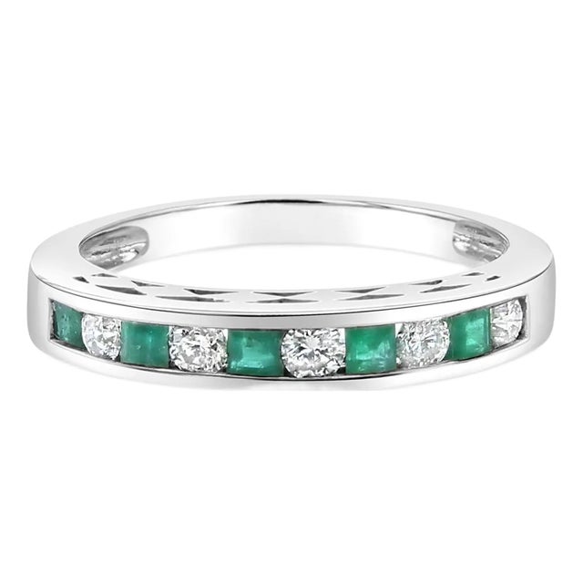 Emerald & Diamond Diamond Wedding Band 14k White Gold, Size 5.5 For Sale