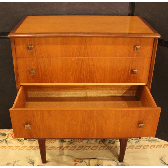 Wood Circa 1960s Mid Century Modern English Chest of Drawers by Homeworthy For Sale - Image 7 of 15