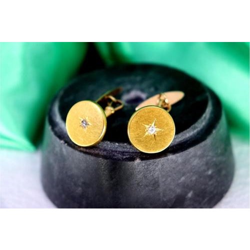 Gold Cufflinks in Button Shape with Star-Shaped Cutouts, Set of 2 For Sale - Image 6 of 8