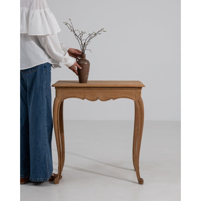 French Louis XV Oak Side Table with Curved Legs, 20th Century For Sale - Image 11 of 11