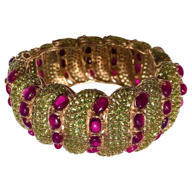 Bochic "Capri" Natural Ruby & Natural Peridot Bangle Set In 18K Gold & Silver For Sale - Image 15 of 18