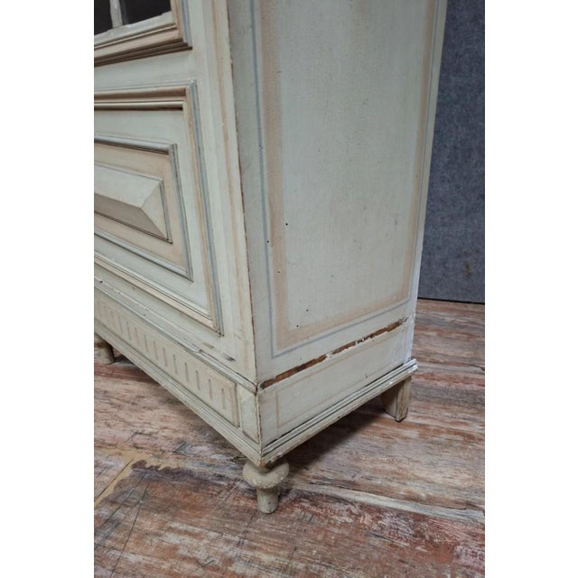 Early 20th Century Louis XVI Lacquered One-Door Display Cabinet For Sale - Image 6 of 10