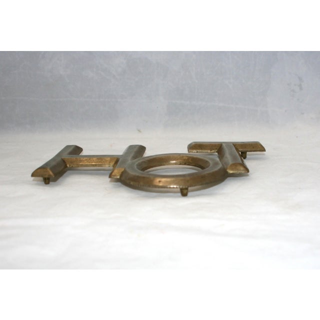 Mid-Century Modern 1960s Mid Century Modern Brass Beveled Edge Footed Hot Word Shaped Trivet For Sale - Image 3 of 8