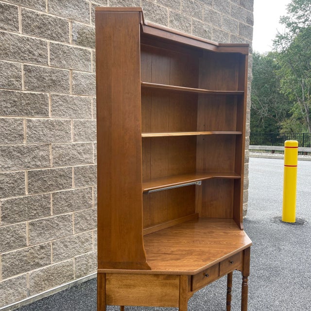 Wood Vintage Ethan Allen Heirloom Nutmeg Maple Custom Room Plan Traditional Corner Writing Desk With Bookcase Top For Sale - Image 7 of 12