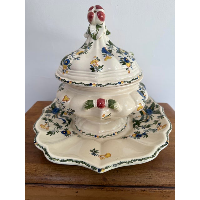 1960’s Italian Faience Majolica Tureen With Lid, Ladle, and Underplate For Sale - Image 4 of 11