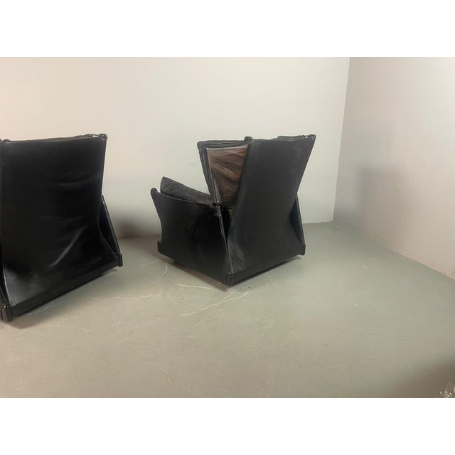 Viola dAmore Lounge Chairs in Dolphin Grey Leather with Hocker by Piero De Martini from Cassina, Italy, 1970s, Set of 2 For Sale - Image 12 of 18