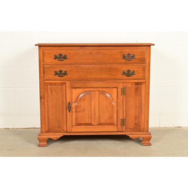 American Kling American Colonial Solid Maple Server or Bar Cabinet, Circa 1960s For Sale - Image 3 of 12