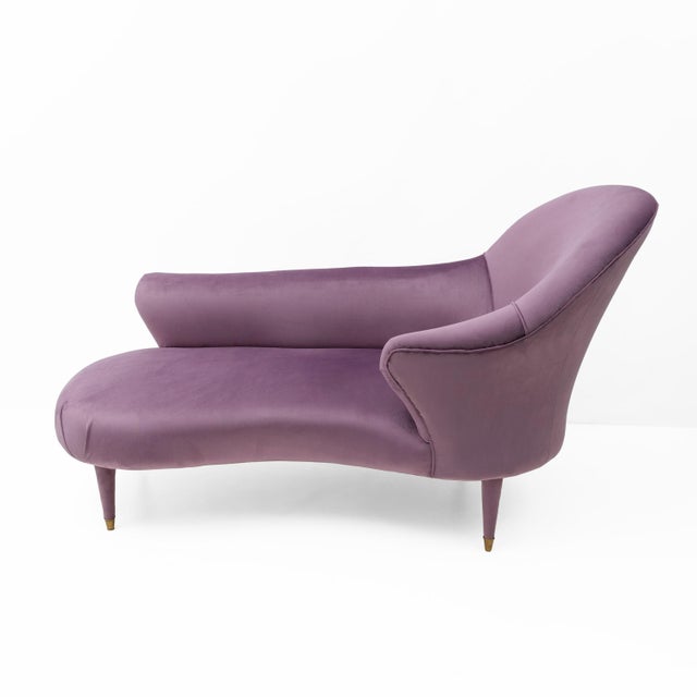 1950s Mid-Century Italian Dormeuse in Mauve Velvet with Brass Feet, 1950 For Sale - Image 5 of 11
