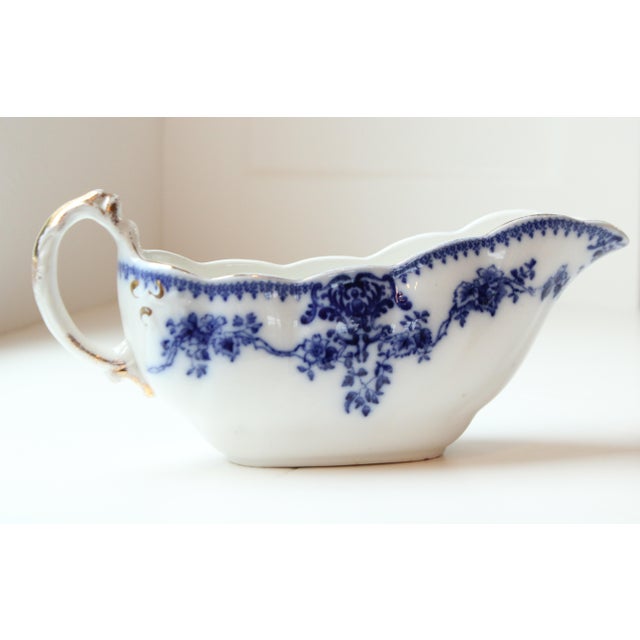 Elevate your tablescape or display cabinet with this exceptional English Gravy Boat dating back to 1890-1910. This antique...