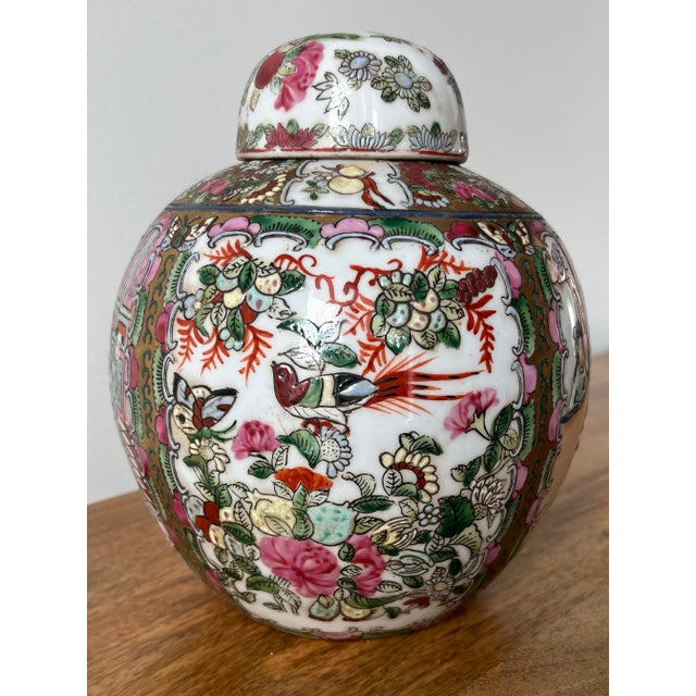 1960s Rose Medallion Lidded Ginger Jar With Gilt Accents For Sale In Houston - Image 6 of 11