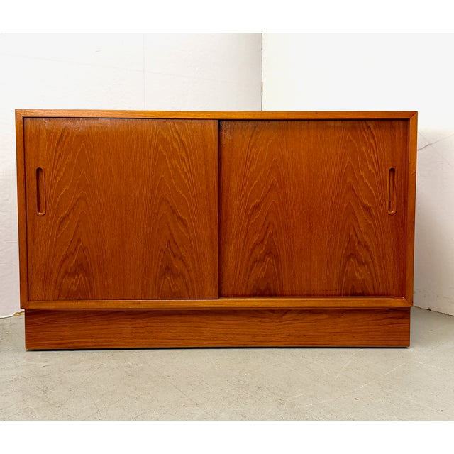 Danish Modern Teak Bookcase Cabinet by Hundevad & Co., Denmark, 1990s For Sale - Image 9 of 14