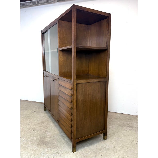 Wood Mid Century Modern American of Martinsville "Dania" Walnut Hutch / China Cabinet For Sale - Image 7 of 12