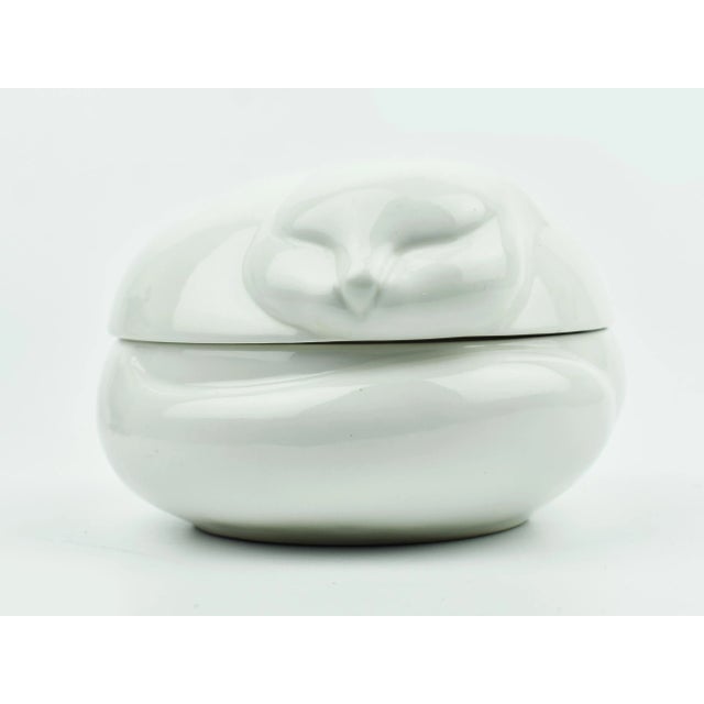 Tiffany and Co. 1979 Tiffany&Co White Ceramic Sleeping Cat Lidded Box For Sale - Image 4 of 7