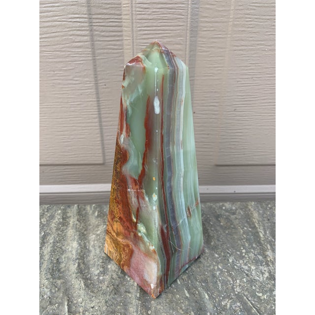 Onyx Marble Obelisk With Dramatic Green and Brown Veining For Sale In South Bend - Image 6 of 8