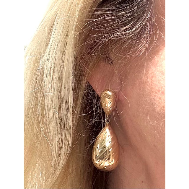 14k Yellow Gold Textured Drop Earrings For Sale In Tampa - Image 6 of 7