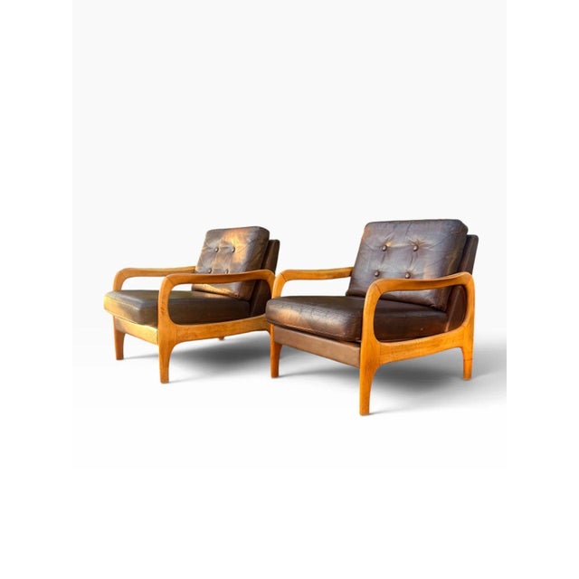1960s Pair of Danish Modern Leather Lounge Chairs | Sculpted Maple Frames | Brown Leather With Tufted Backs | C. 1960s For Sale - Image 5 of 18