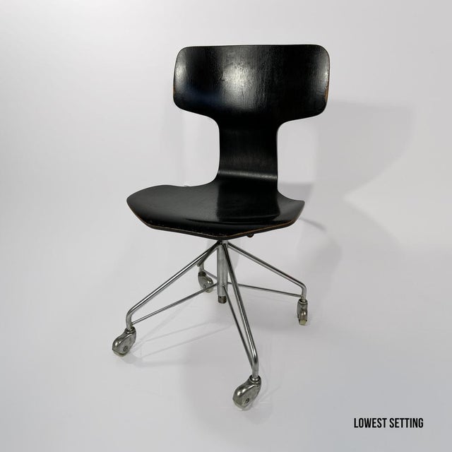 Model 3113 Swivel Office Chair by Arne Jacobsen for Fritz Hansen, 1969 For Sale - Image 6 of 8