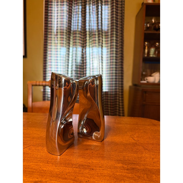 Mid-Century Modern 1990s Karim Rashid for Nambé Studio "Kissing" Metal Alloy Salt & Pepper Shakers - A Pair For Sale - Image 3 of 4