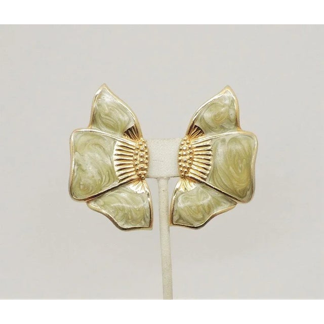 1984 Vintage Signed Monet Garland Blue Enamel Flower Clip Earrings- 2 Pieces For Sale In Philadelphia - Image 6 of 8