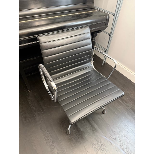 Eames Eames Aluminum Group Management Chair For Sale - Image 4 of 6