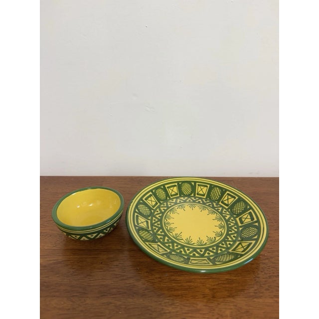 Vintage Mexican Pottery Chip & Dip Serving Set Hand Painted Yellow Green 2Pc For Sale In Philadelphia - Image 6 of 14