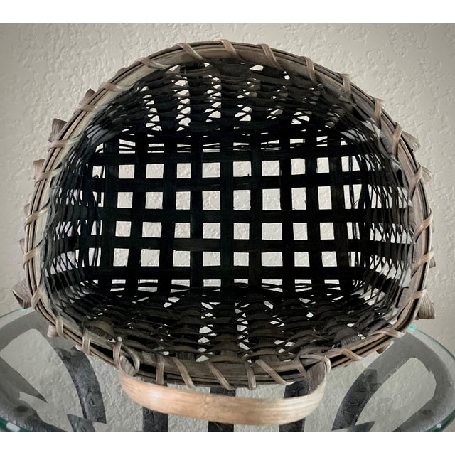 Mid 20th-Century Ash Splint Curly Weave Basket Wall Pocket in the Manner of Woodland Basket Makers of the Late 1800s For Sale - Image 17 of 18