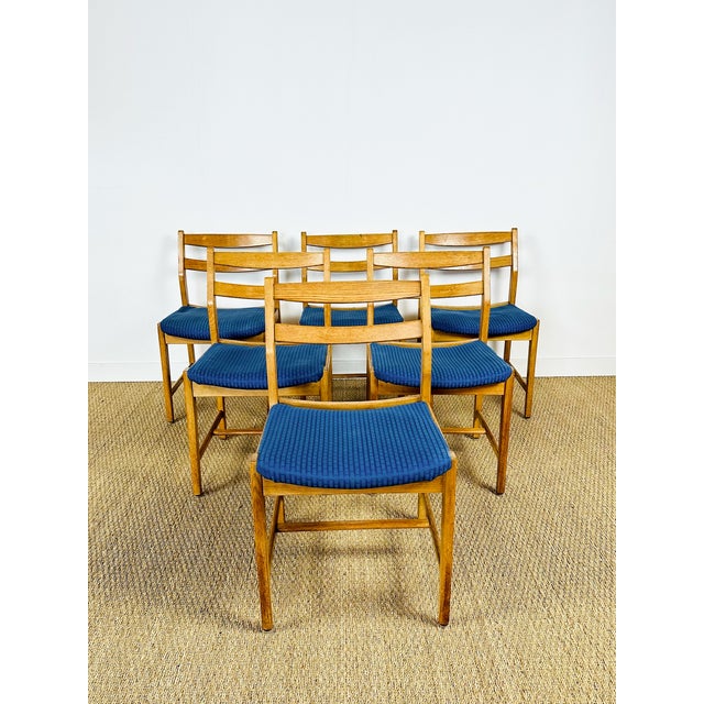 An elegant set of six vintage chairs in solid oak, featuring a simple and timeless design. each chair is distinguished by...