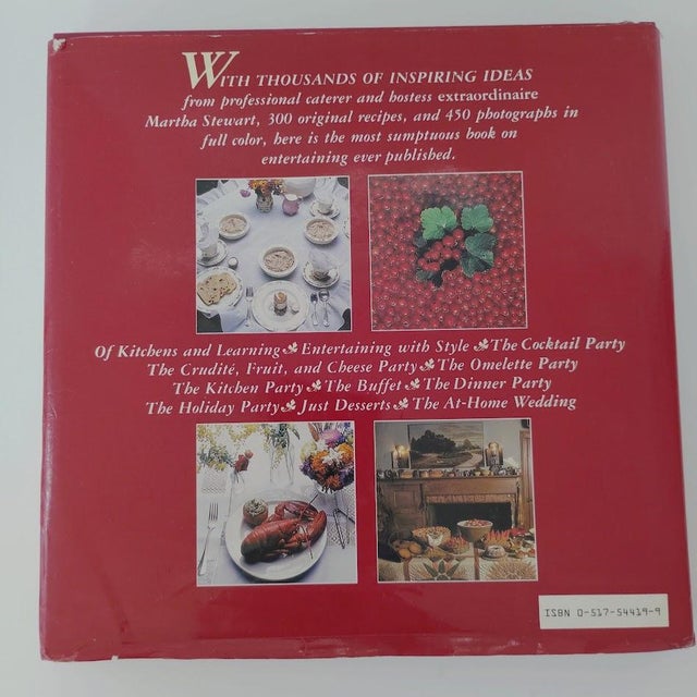 Martha Stewart's first book has become a Classic & Timeless resource on the Art of Hosting and Entertaining. Martha...