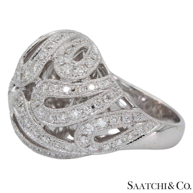 Contemporary 18k (750) Natural Diamond Cocktail Ring, Size 6.5 For Sale - Image 3 of 10