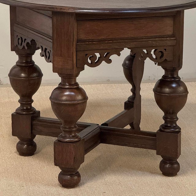 19th Century English Oak Gateleg Drop Leaf Occasional Table For Sale - Image 12 of 18