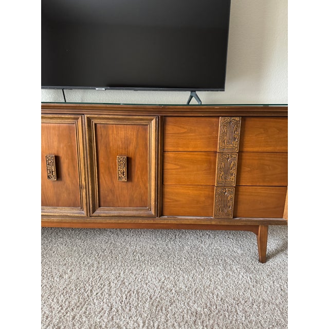 Wood 1960s Bassett Furniture Industries Mid Century Modern Dresser and Nightstand, 2 Pieces For Sale - Image 7 of 17
