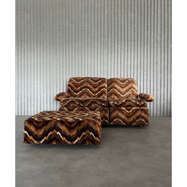 1970s Italian Modular Sofa and Ottoman with Upholstery in the style of Missoni, 1970s, Set of 3 For Sale - Image 5 of 7